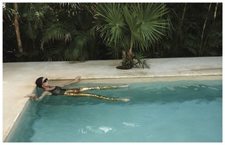 Bella Hadid feet photo thumbnail