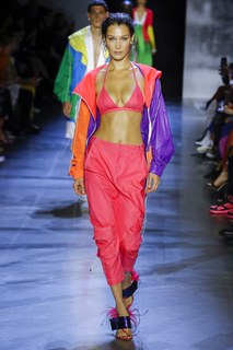 Bella Hadid feet photo thumbnail
