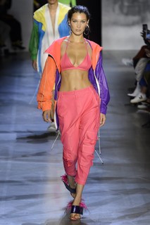 Bella Hadid feet photo thumbnail