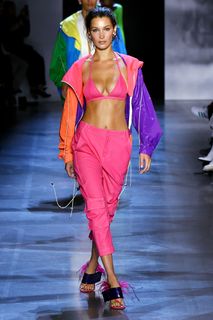 Bella Hadid feet photo thumbnail