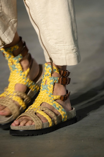 Bella Hadid feet photo thumbnail