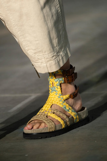 Bella Hadid feet photo thumbnail