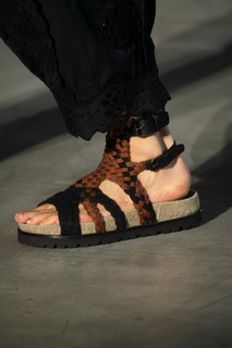 Bella Hadid feet photo thumbnail