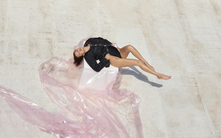 Bella Hadid feet photo thumbnail