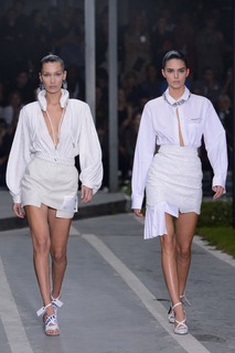 Bella Hadid feet photo thumbnail