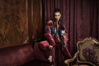 Bella Hadid feet photo thumbnail
