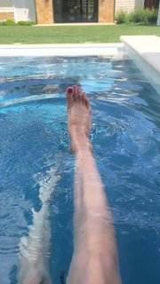 Bella Hadid feet photo thumbnail