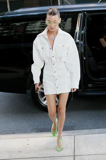 Bella Hadid feet photo thumbnail