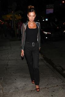 Bella Hadid feet photo thumbnail