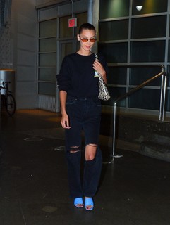 Bella Hadid feet photo thumbnail
