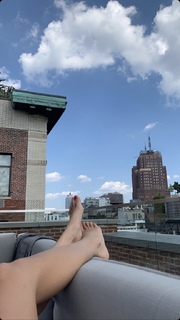 Bella Hadid feet photo thumbnail
