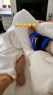 Bella Hadid feet photo thumbnail
