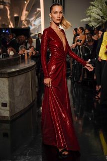 Bella Hadid feet photo thumbnail