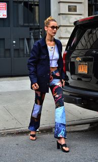 Bella Hadid feet photo thumbnail