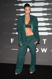 Bella Hadid feet photo thumbnail