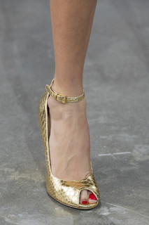 Bella Hadid feet photo thumbnail
