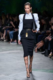 Bella Hadid feet photo thumbnail