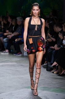 Bella Hadid feet photo thumbnail