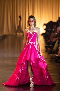 Bella Hadid feet photo thumbnail