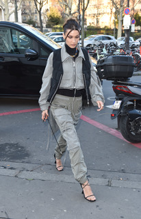 Bella Hadid feet photo thumbnail