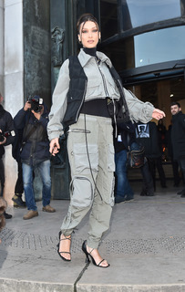 Bella Hadid feet photo thumbnail