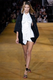 Bella Hadid feet photo thumbnail