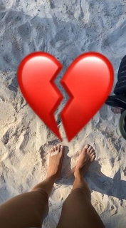 Bella Hadid feet photo thumbnail