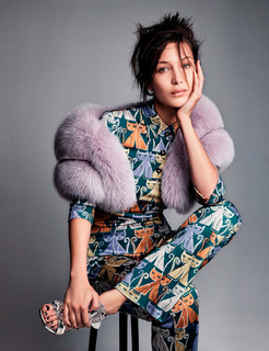 Bella Hadid feet photo thumbnail