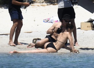 Bella Hadid feet photo thumbnail