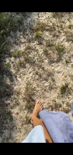 Bella Hadid feet photo thumbnail