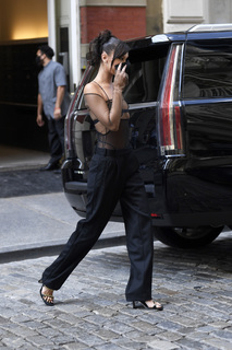 Bella Hadid feet photo thumbnail