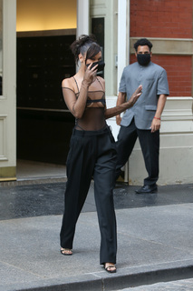 Bella Hadid feet photo thumbnail