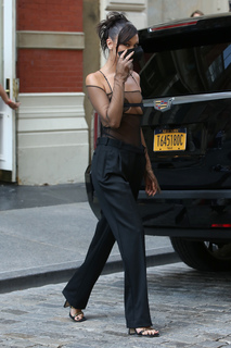 Bella Hadid feet photo thumbnail