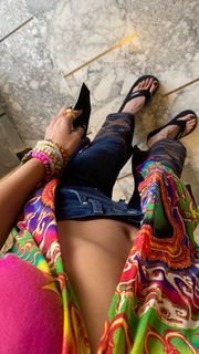 Bella Hadid feet photo thumbnail