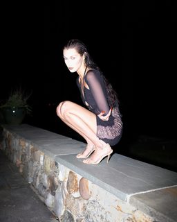 Bella Hadid feet photo thumbnail