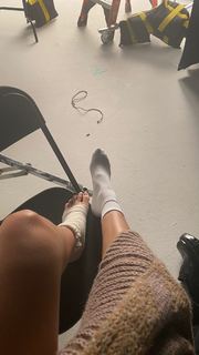 Bella Hadid feet photo thumbnail