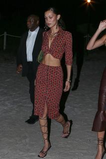 Bella Hadid feet photo thumbnail