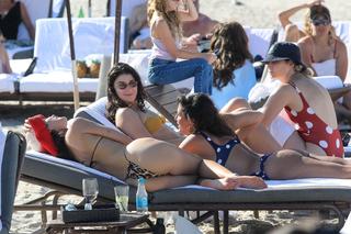 Bella Hadid feet photo thumbnail