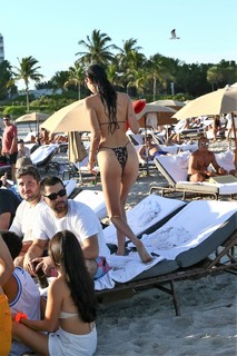 Bella Hadid feet photo thumbnail