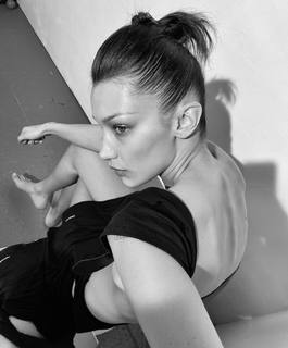 Bella Hadid feet photo thumbnail
