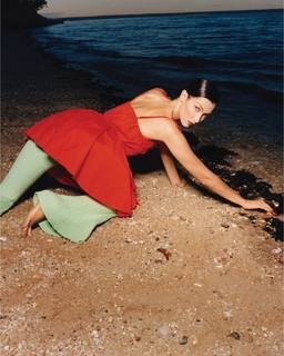 Bella Hadid feet photo thumbnail