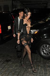 Bella Hadid feet photo thumbnail