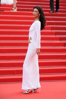 Bella Hadid feet photo thumbnail