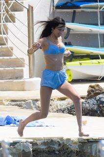 Bella Hadid feet photo thumbnail