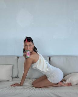Bella Hadid feet photo thumbnail
