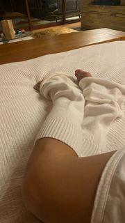 Bella Hadid feet photo thumbnail