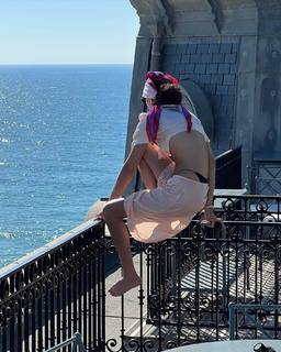 Bella Hadid feet photo thumbnail