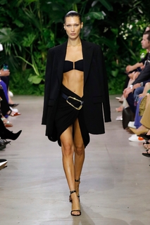 Bella Hadid feet photo thumbnail