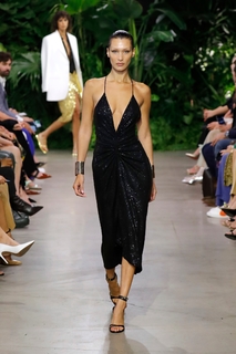 Bella Hadid feet photo thumbnail