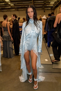 Bella Hadid feet photo thumbnail